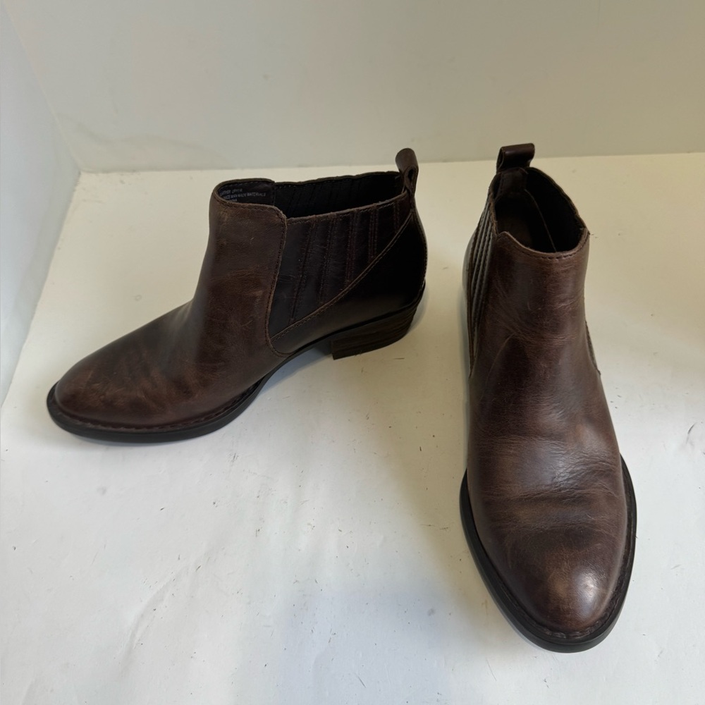 Born Beebe Boots Pull On Booties Brown Leather Ankle Gore Womens. Size 7.5M - Picture 3 of 11
